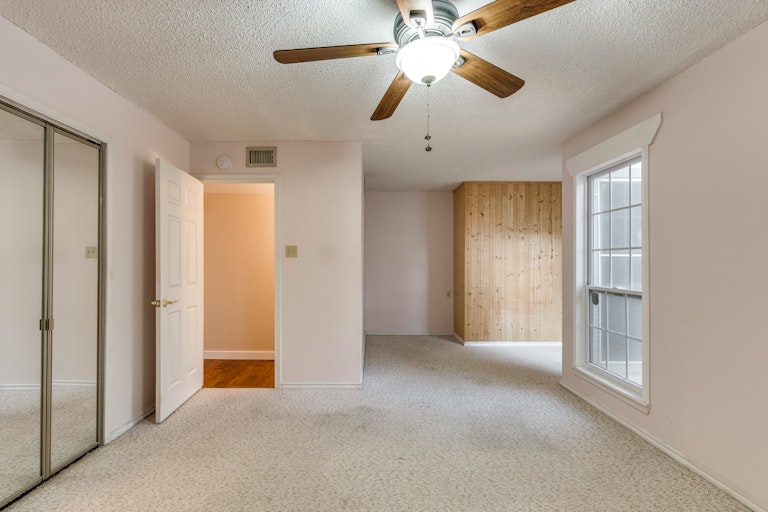 Photo 8 of 27 - 734 Red Wing Dr, Lewisville, TX 75067