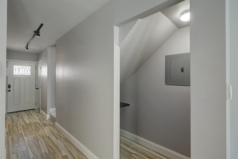 Photo 11 of 42 - 12643 Rip Van Winkle Dr, Houston, TX 77024