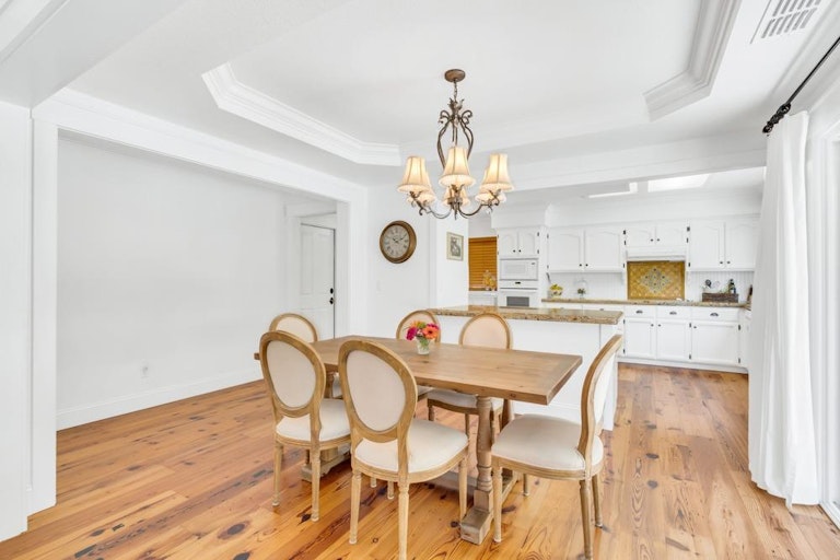 Photo 14 of 44 - 9245 Laguna Lake Way, Elk Grove, CA 95758