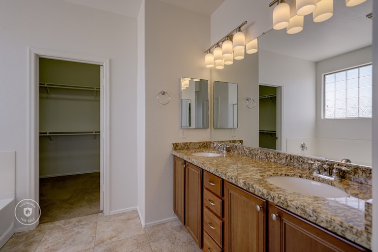 Photo 7 of 34 - 18016 W Paradise Ln, Surprise, AZ 85388
