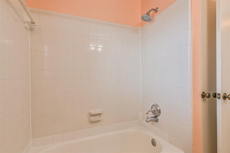 Photo 26 of 34 - 16026 Biscayne Shoals Dr, Friendswood, TX 77546