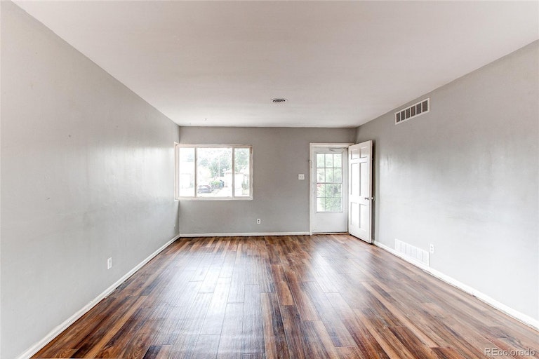 Photo 2 of 25 - 840 Tucson St, Aurora, CO 80011
