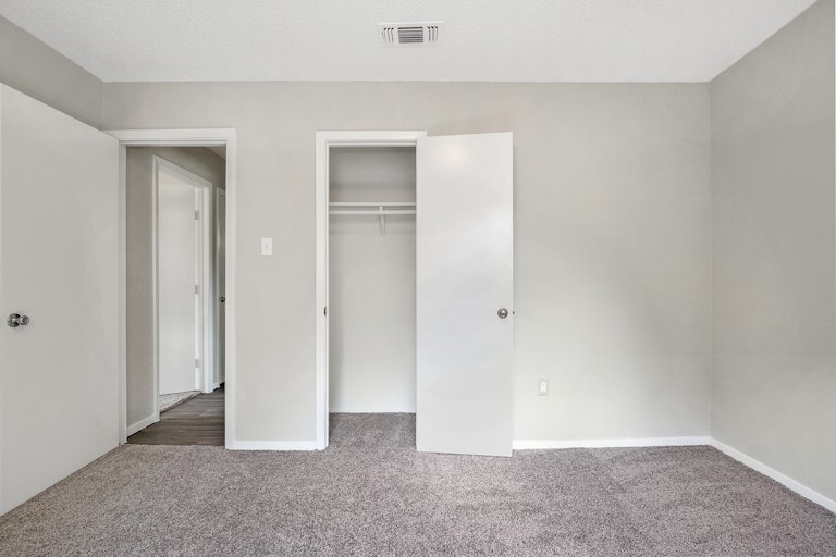 Photo 23 of 25 - 1007 Fairfax Ct, Arlington, TX 76015