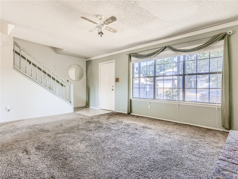 Photo 4 of 11 - 1417 E Logan St, Round Rock, TX 78664