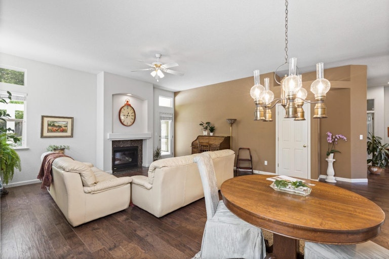 Photo 9 of 35 - 2421 Walnut Oaks Ln, Carmichael, CA 95608