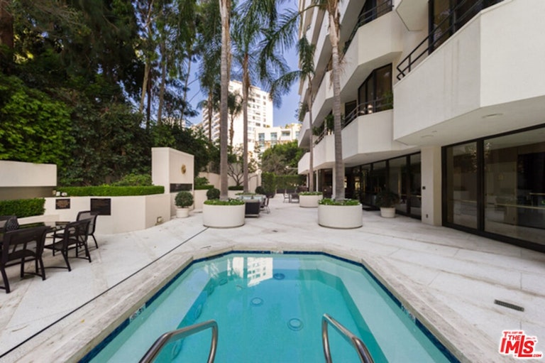 Photo 36 of 40 - 10601 Wilshire Blvd #404, Los Angeles, CA 90024