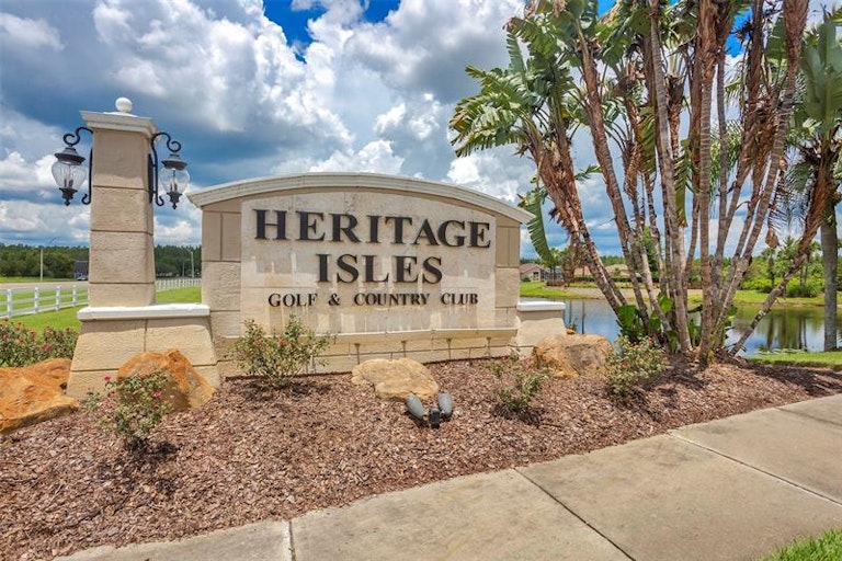 Photo 37 of 38 - 18220 Paradise Point Dr, Tampa, FL 33647