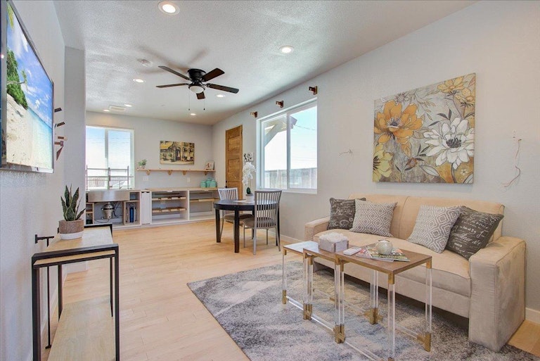 Photo 24 of 43 - 10082 Mud Hen Way, Elk Grove, CA 95757