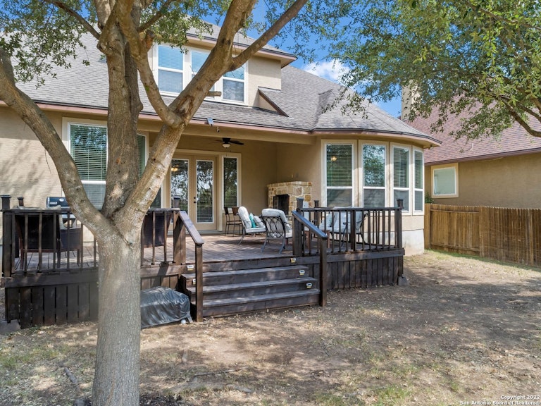 Photo 32 of 38 - 9747 Helotes Hl, Helotes, TX 78023
