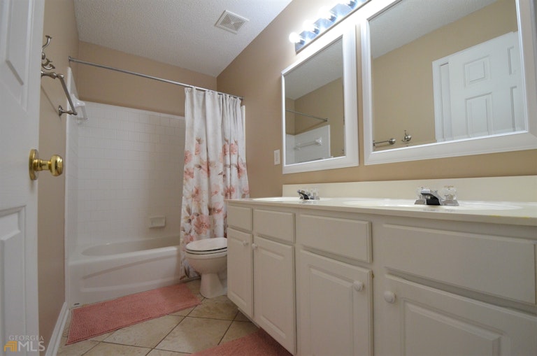 Photo 31 of 55 - 3404 Spindletop Dr NW, Kennesaw, GA 30144
