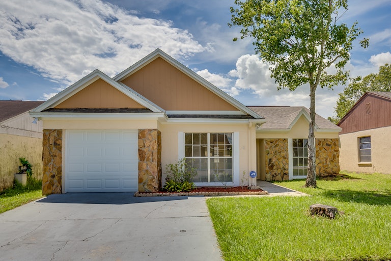 Photo 1 of 13 - 8310 Paddlewheel St, Tampa, FL 33637
