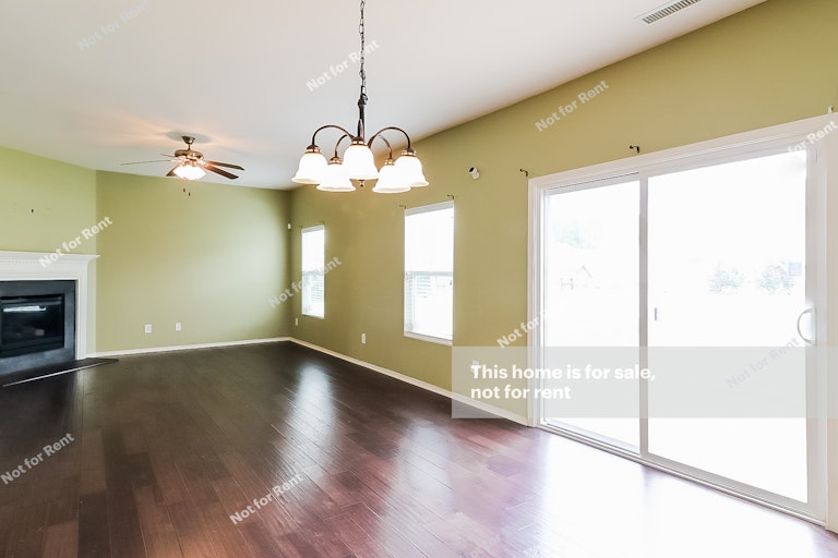 Photo 9 of 26 - 526 Kerriann Ln, Clayton, NC 27520