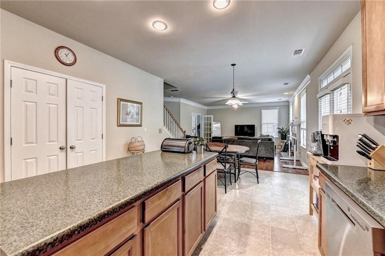 Photo 13 of 38 - 342 Rutlidge Park Ln, Suwanee, GA 30024