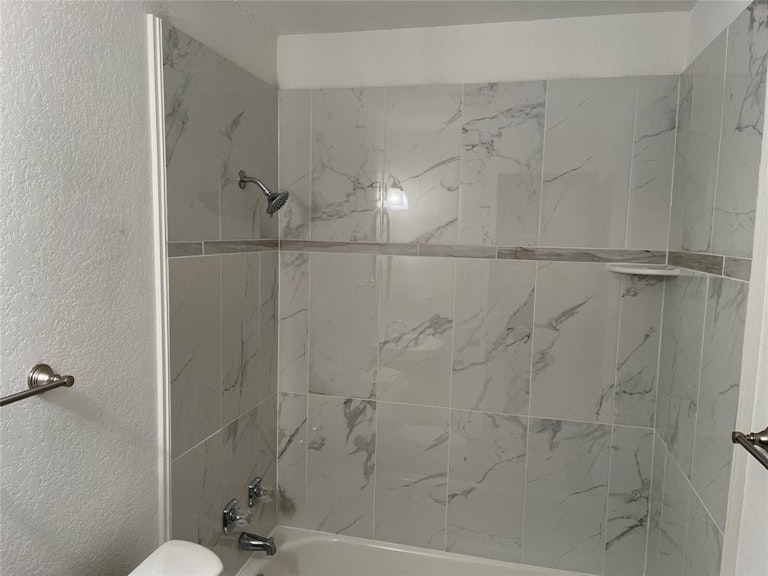 Photo 29 of 40 - 208 Guinevere Dr, Weatherford, TX 76086