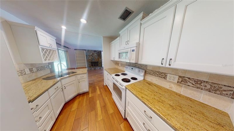 Photo 2 of 35 - 9118 Nile Dr, New Port Richey, FL 34655