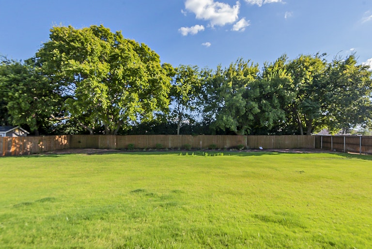 Photo 32 of 32 - 1110 Safrano St, Midlothian, TX 76065