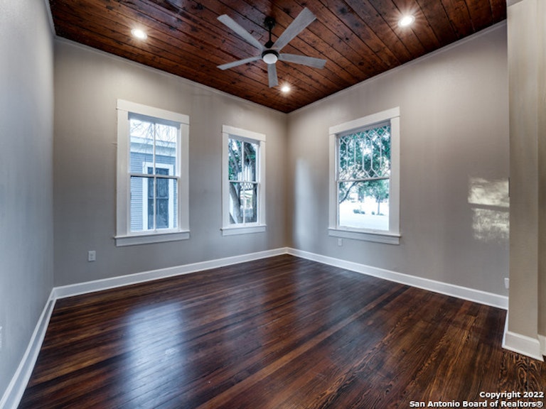 Photo 9 of 32 - 1139 S Saint Marys St, San Antonio, TX 78210