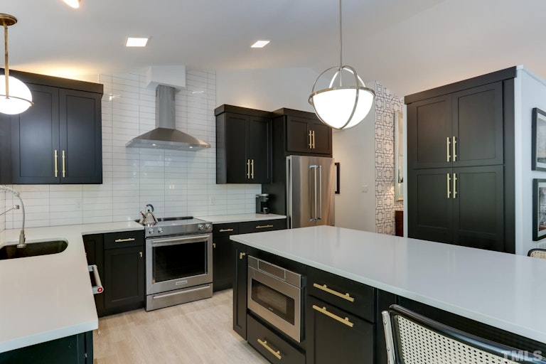 Photo 9 of 29 - 3016 Sylvania Dr, Raleigh, NC 27607