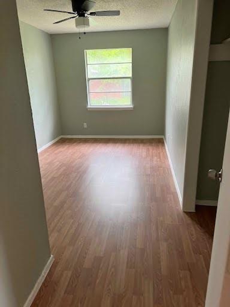 Photo 4 of 18 - 1005 S Murray St, McKinney, TX 75069