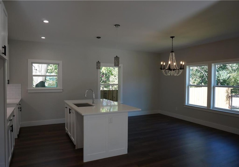 Photo 5 of 14 - 2188 Coldbrook Ln, Dallas, TX 75253