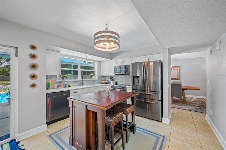 Photo 11 of 39 - 4713 Bullock Ct, Tampa, FL 33624