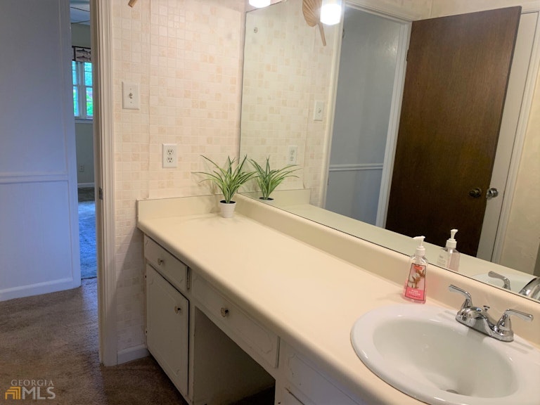 Photo 32 of 43 - 2761 Hickory Trl, Snellville, GA 30078