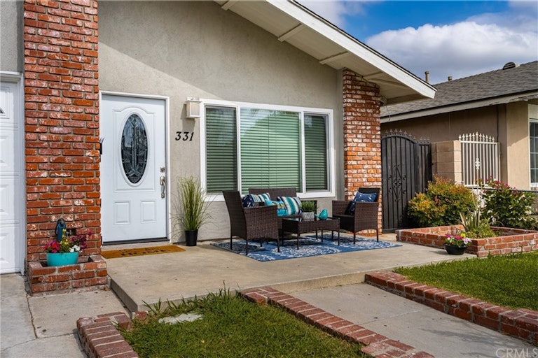 Photo 5 of 36 - 331 Monterey Cir, Placentia, CA 92870