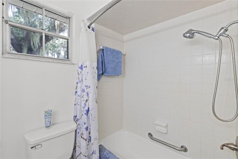 Photo 39 of 56 - 721 W Nelson St, Tavares, FL 32778