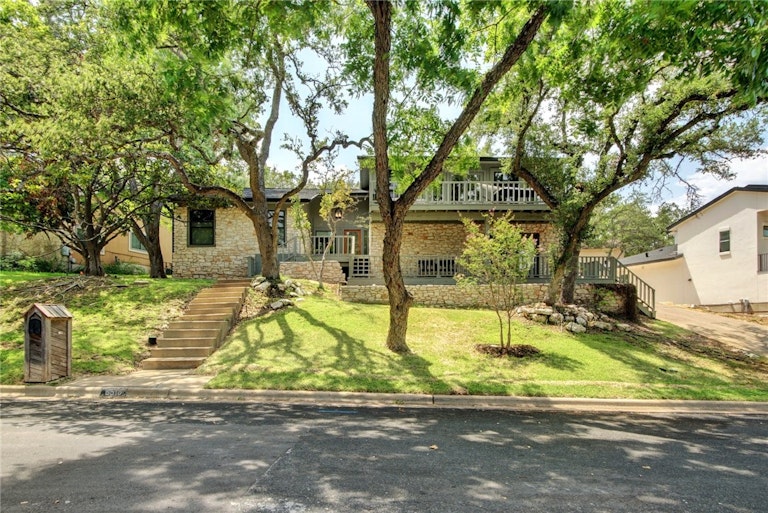 Photo 3 of 32 - 8510 Appalachian Dr, Austin, TX 78759