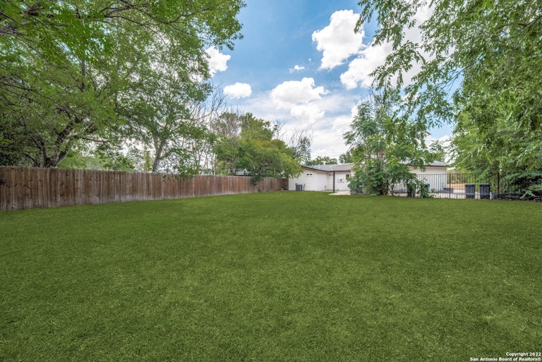 Photo 27 of 27 - 837 Canterbury Hill St, San Antonio, TX 78209