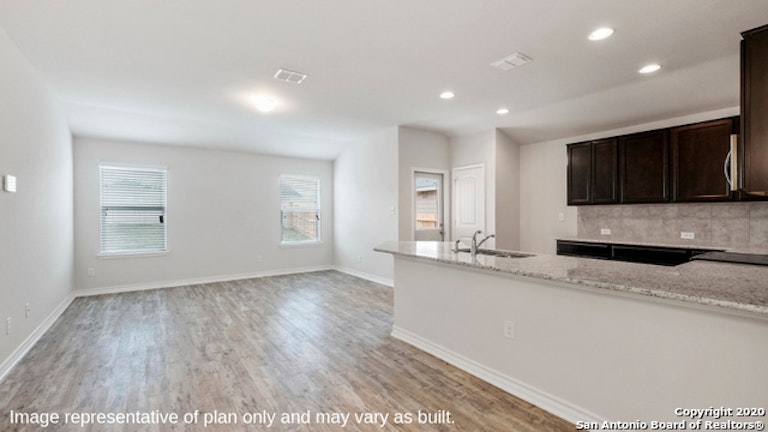 Photo 16 of 60 - 6831 Kingsley Edge, San Antonio, TX 78252
