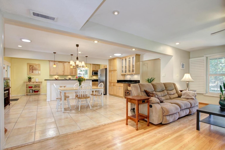 Photo 17 of 87 - 4501 Moddison Ave, Sacramento, CA 95819