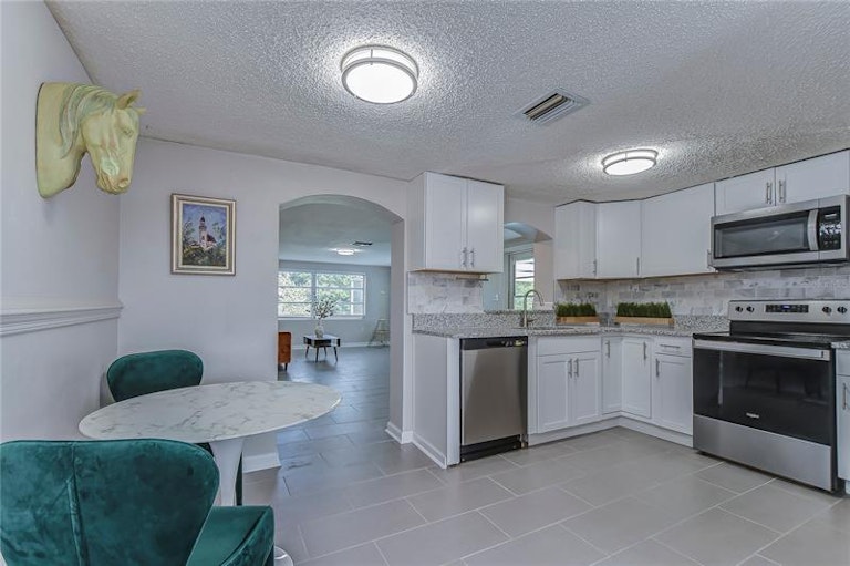 Photo 9 of 49 - 2105 Dartmouth Dr, Holiday, FL 34691