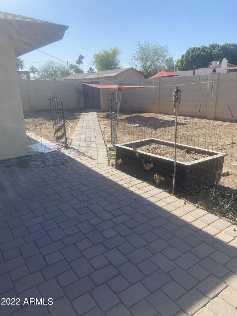 Photo 6 of 15 - 1922 E Laguna Dr, Tempe, AZ 85282