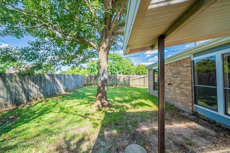 Photo 27 of 31 - 3700 Allenbrook Dr, Baytown, TX 77521