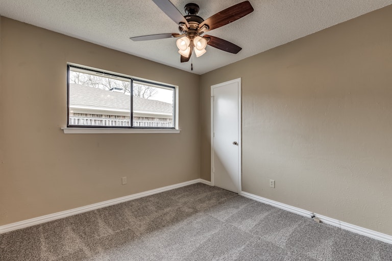 Photo 15 of 21 - 739 Michelle Way, Mesquite, TX 75149