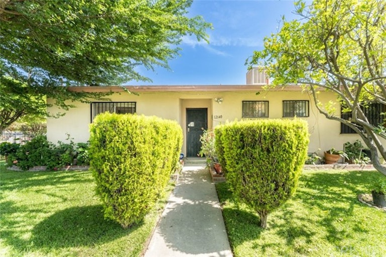 Photo 1 of 26 - 12140 Hoyt St, Sylmar, CA 91342