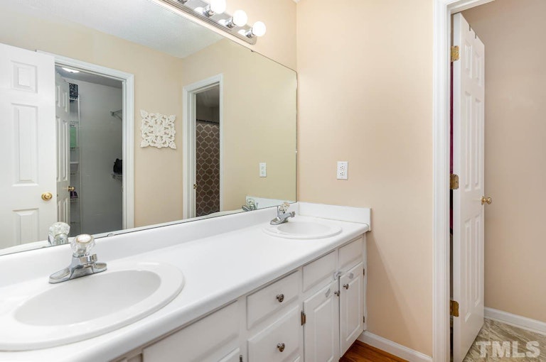 Photo 19 of 25 - 2910 Brittany Dr, Clayton, NC 27520