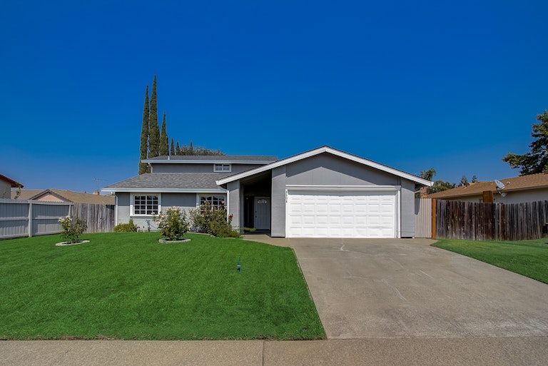 Photo 14 of 35 - 8208 Newbridge Way, Citrus Heights, CA 95610