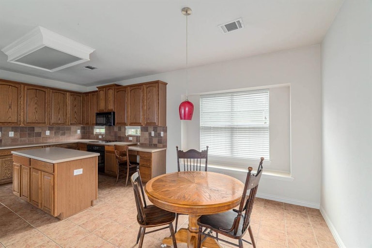Photo 12 of 27 - 1606 Buckthorne Dr, Allen, TX 75002