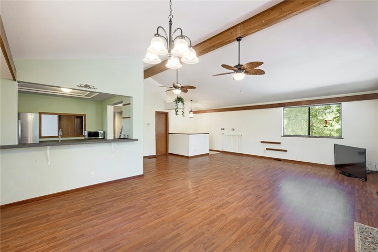 Photo 11 of 37 - 126 Deer Run Dr, Cedar Creek, TX 78612