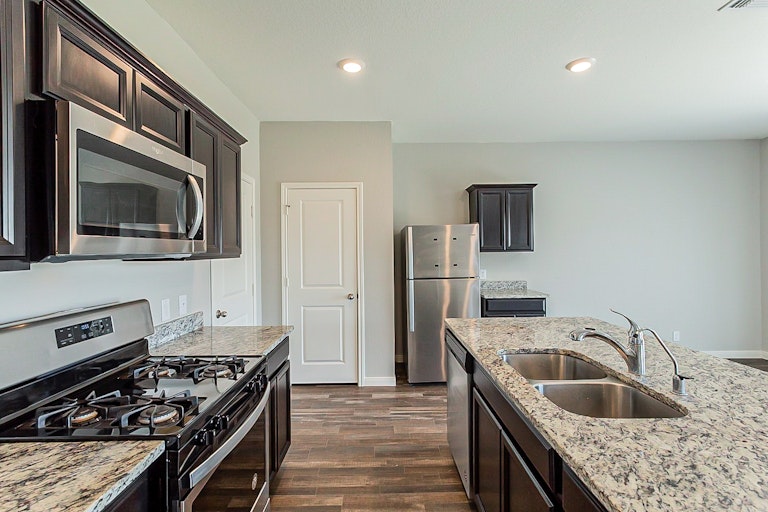 Photo 10 of 21 - 4848 Hallies Gdn, Saint Hedwig, TX 78152