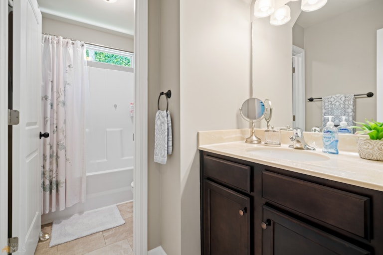 Photo 20 of 28 - 5729 Westin Cir, Flowery Branch, GA 30542