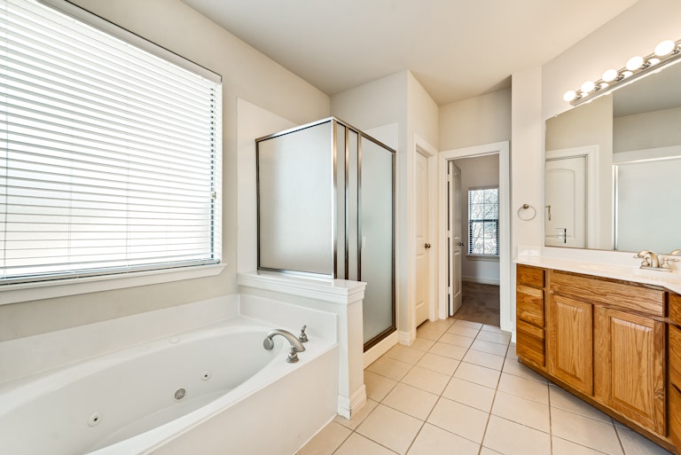 Photo 20 of 26 - 4310 Bluffview Dr, Sachse, TX 75048