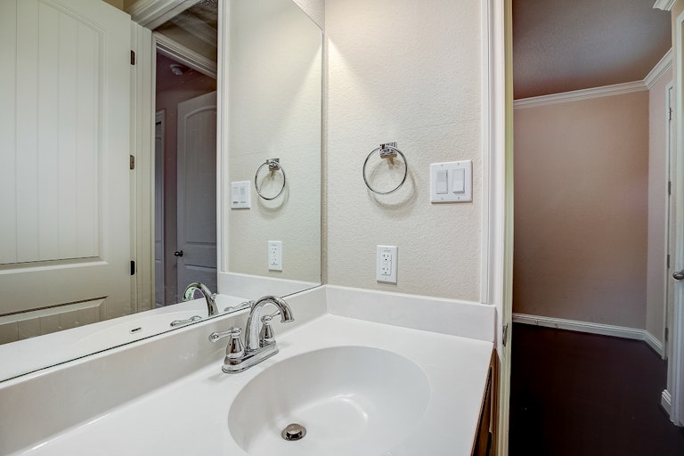 Photo 18 of 36 - 2620 Lightfoot Trl, Austin, TX 78745