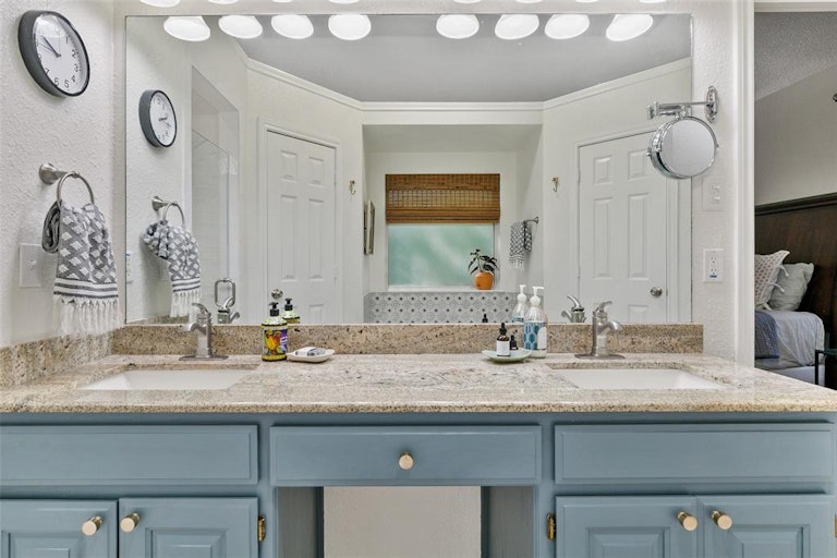 Photo 19 of 27 - 3126 Oakview Dr, Hurst, TX 76054