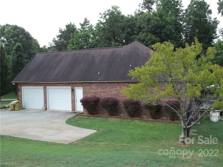 Photo 2 of 15 - 1353 Clinton Ct, Iron Station, NC 28080