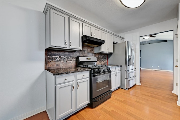 Photo 10 of 25 - 7228 Wardman Dr, Del Valle, TX 78617