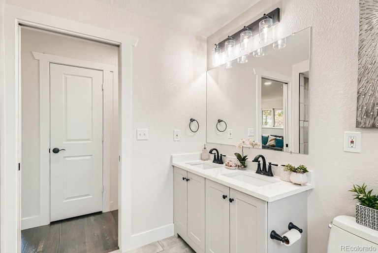Photo 14 of 27 - 1352 S Cape Way, Lakewood, CO 80232
