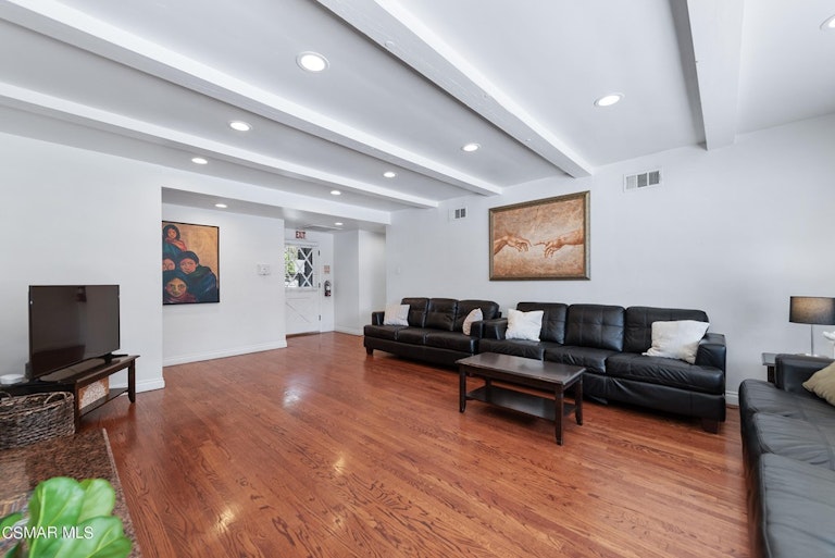 Photo 11 of 54 - 982 E Janss Rd, Thousand Oaks, CA 91360